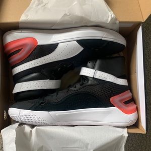 Brand new puma basketball shoes